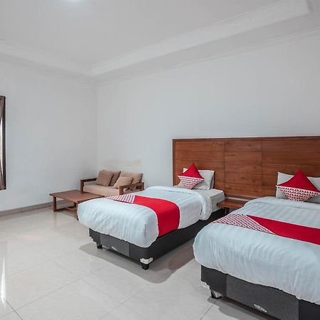Super Oyo 686 Bunga Karang Hotel Bekasi Buitenkant foto
