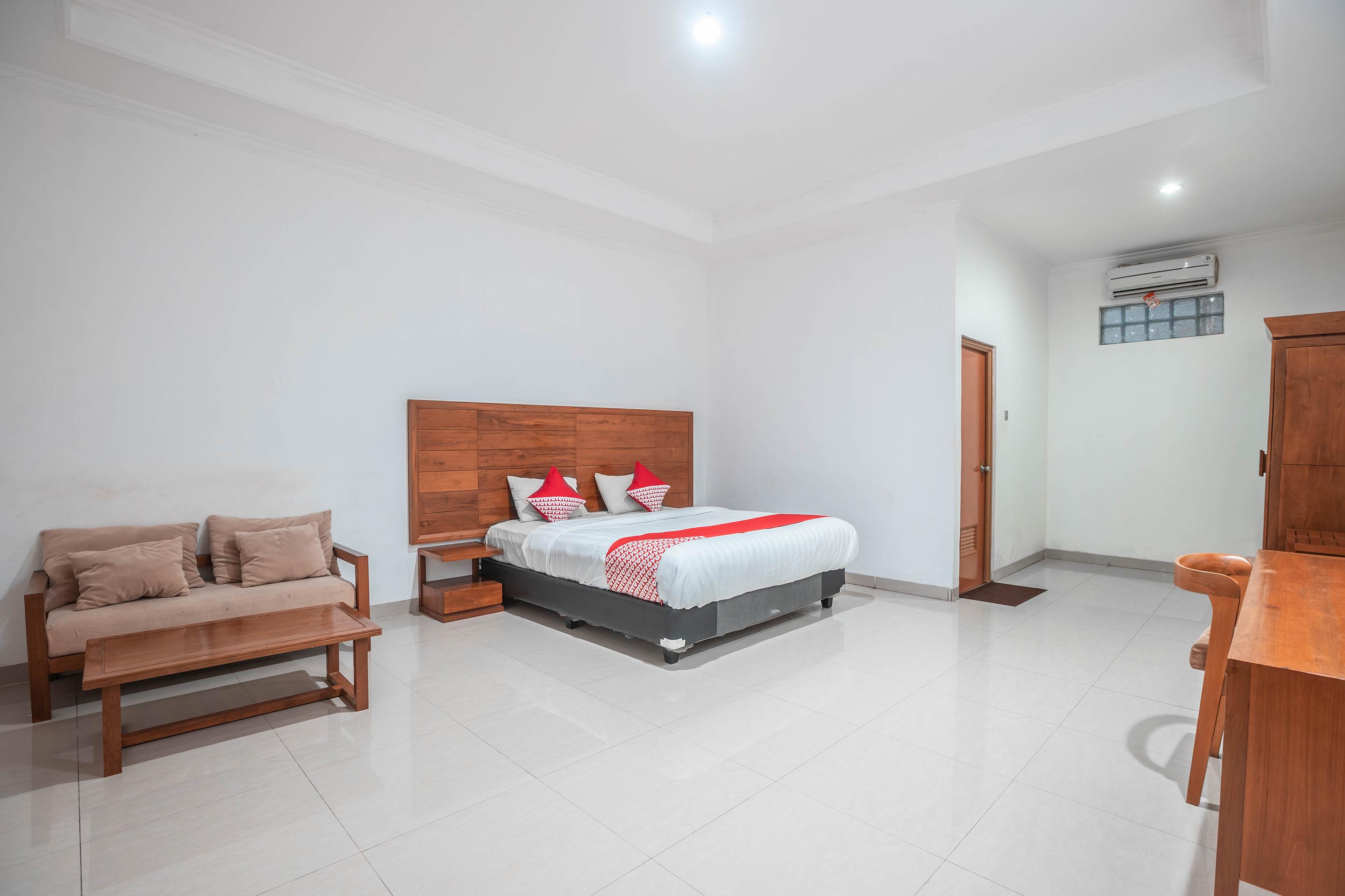 Super Oyo 686 Bunga Karang Hotel Bekasi Buitenkant foto