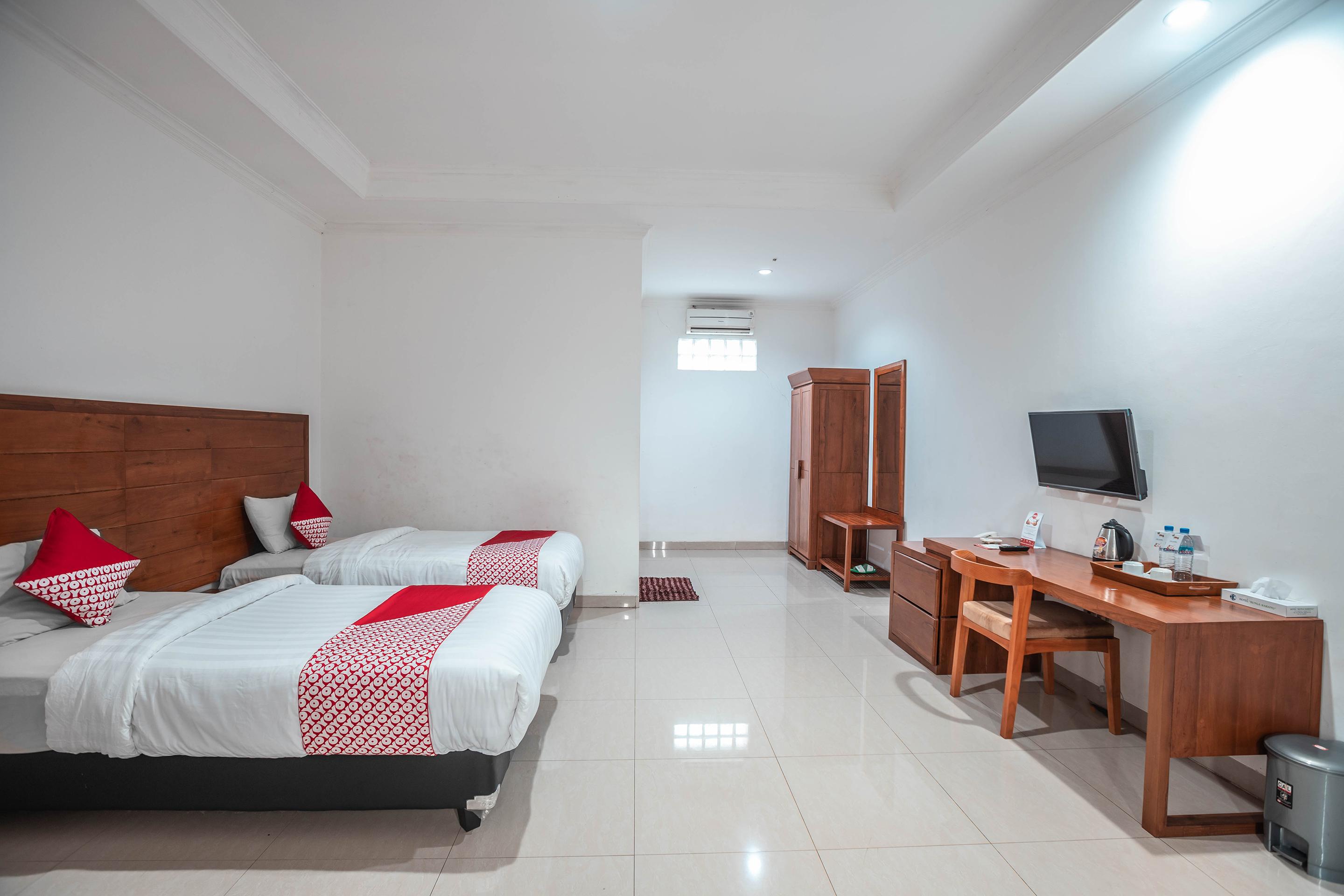 Super Oyo 686 Bunga Karang Hotel Bekasi Buitenkant foto