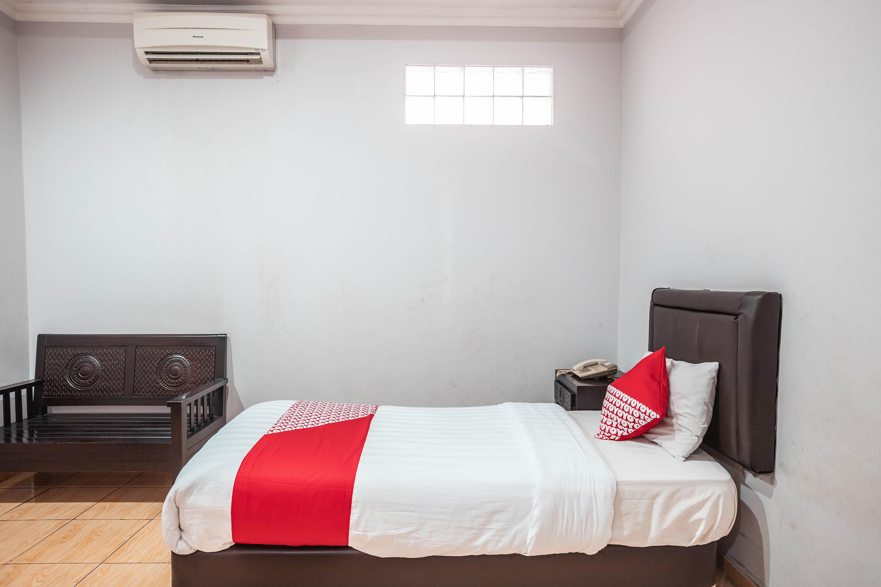 Super Oyo 686 Bunga Karang Hotel Bekasi Buitenkant foto