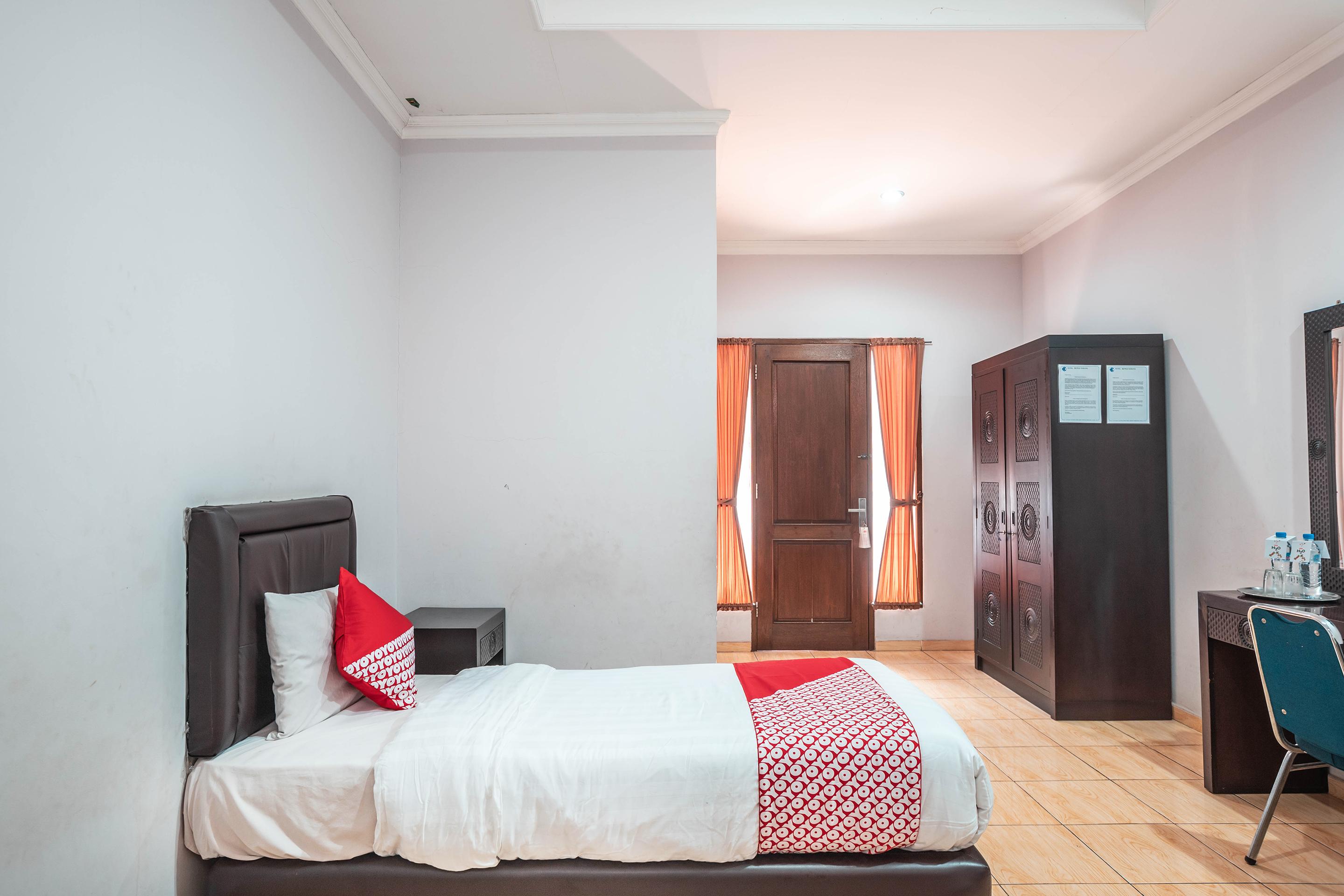 Super Oyo 686 Bunga Karang Hotel Bekasi Buitenkant foto