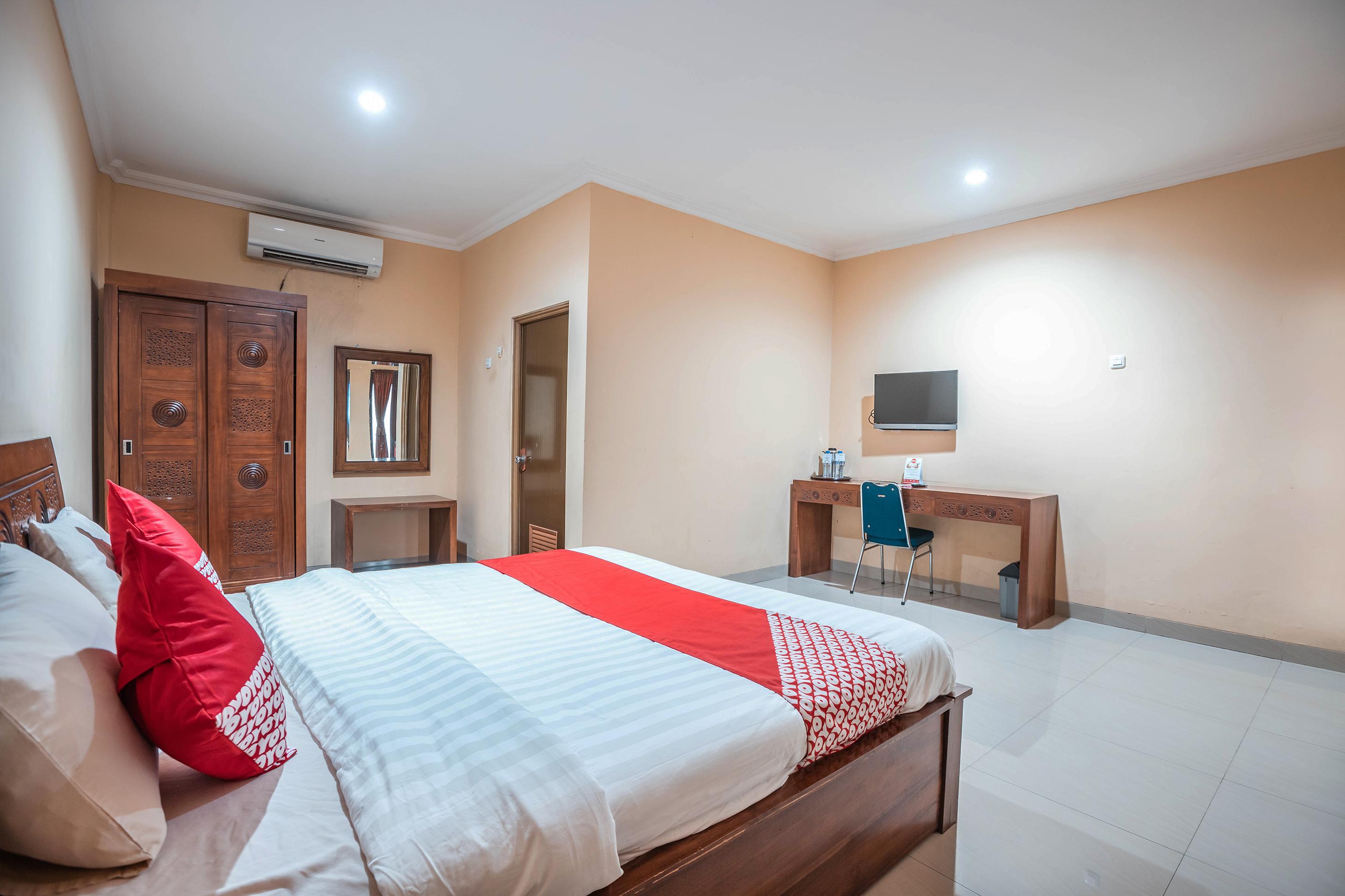 Super Oyo 686 Bunga Karang Hotel Bekasi Buitenkant foto