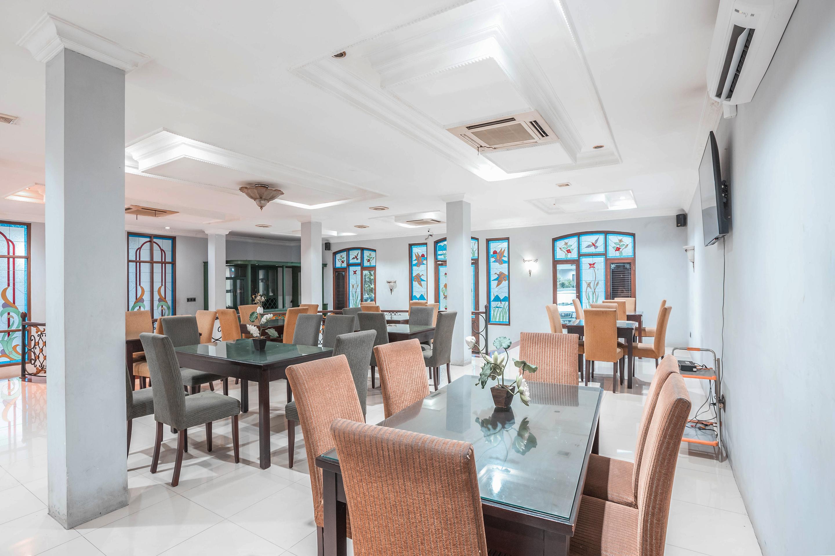 Super Oyo 686 Bunga Karang Hotel Bekasi Buitenkant foto