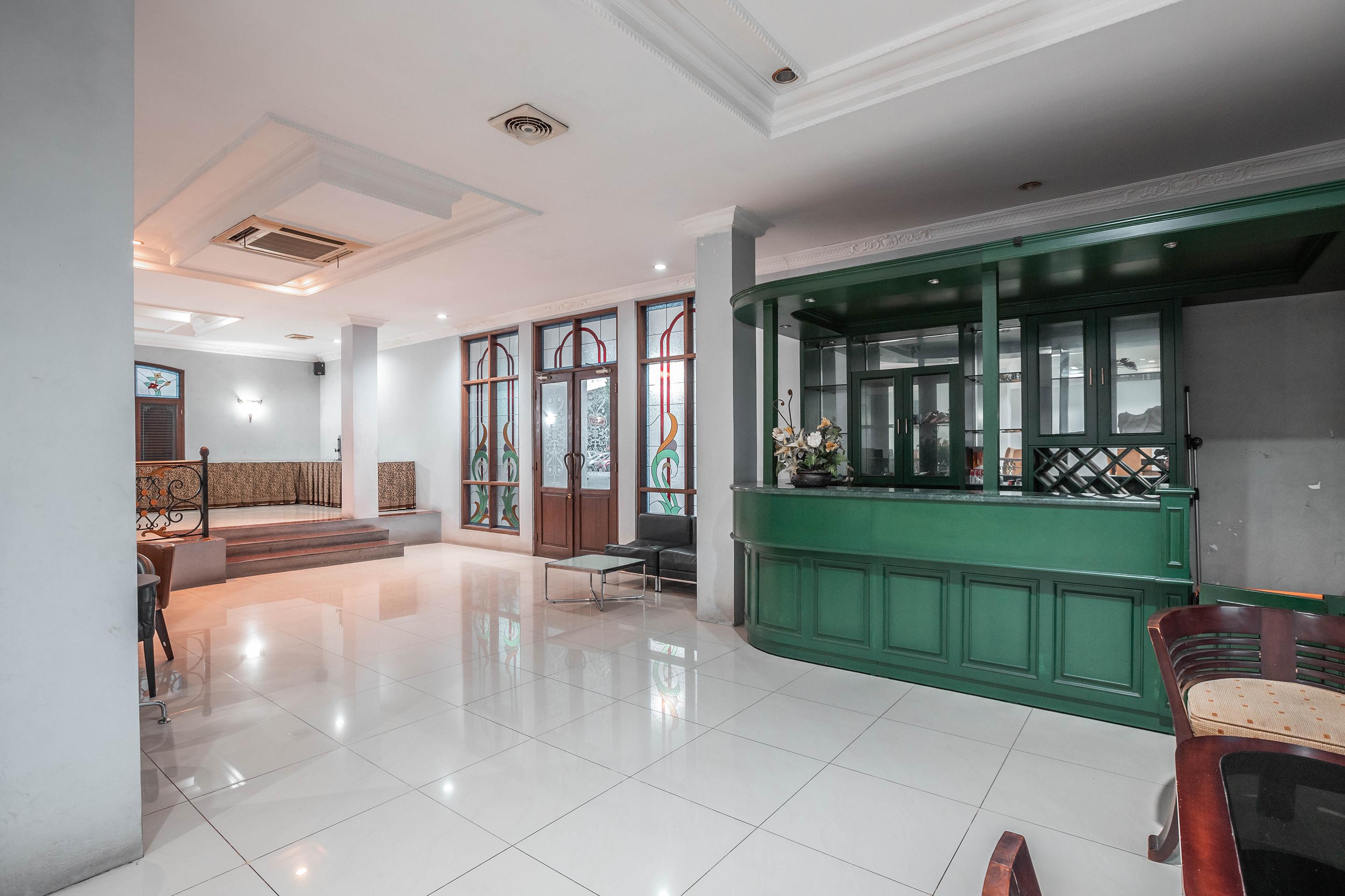 Super Oyo 686 Bunga Karang Hotel Bekasi Buitenkant foto