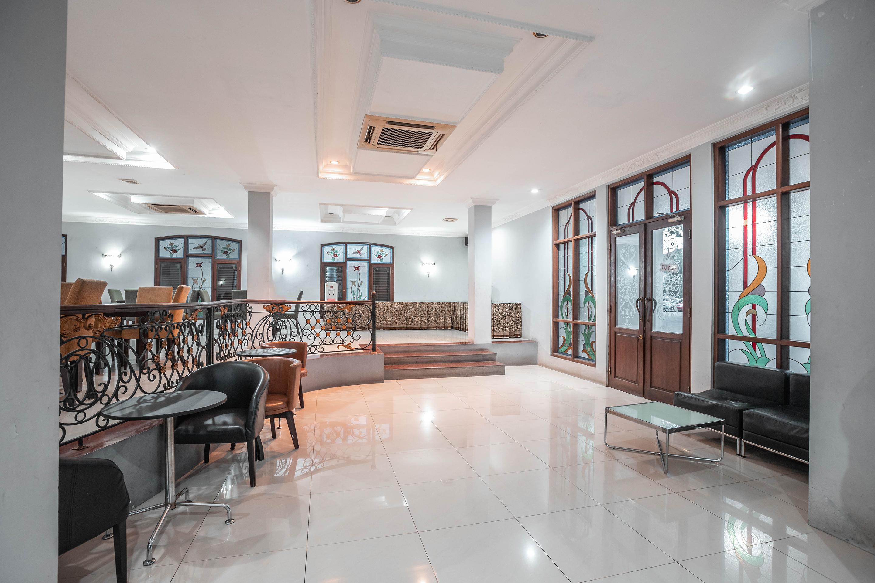 Super Oyo 686 Bunga Karang Hotel Bekasi Buitenkant foto