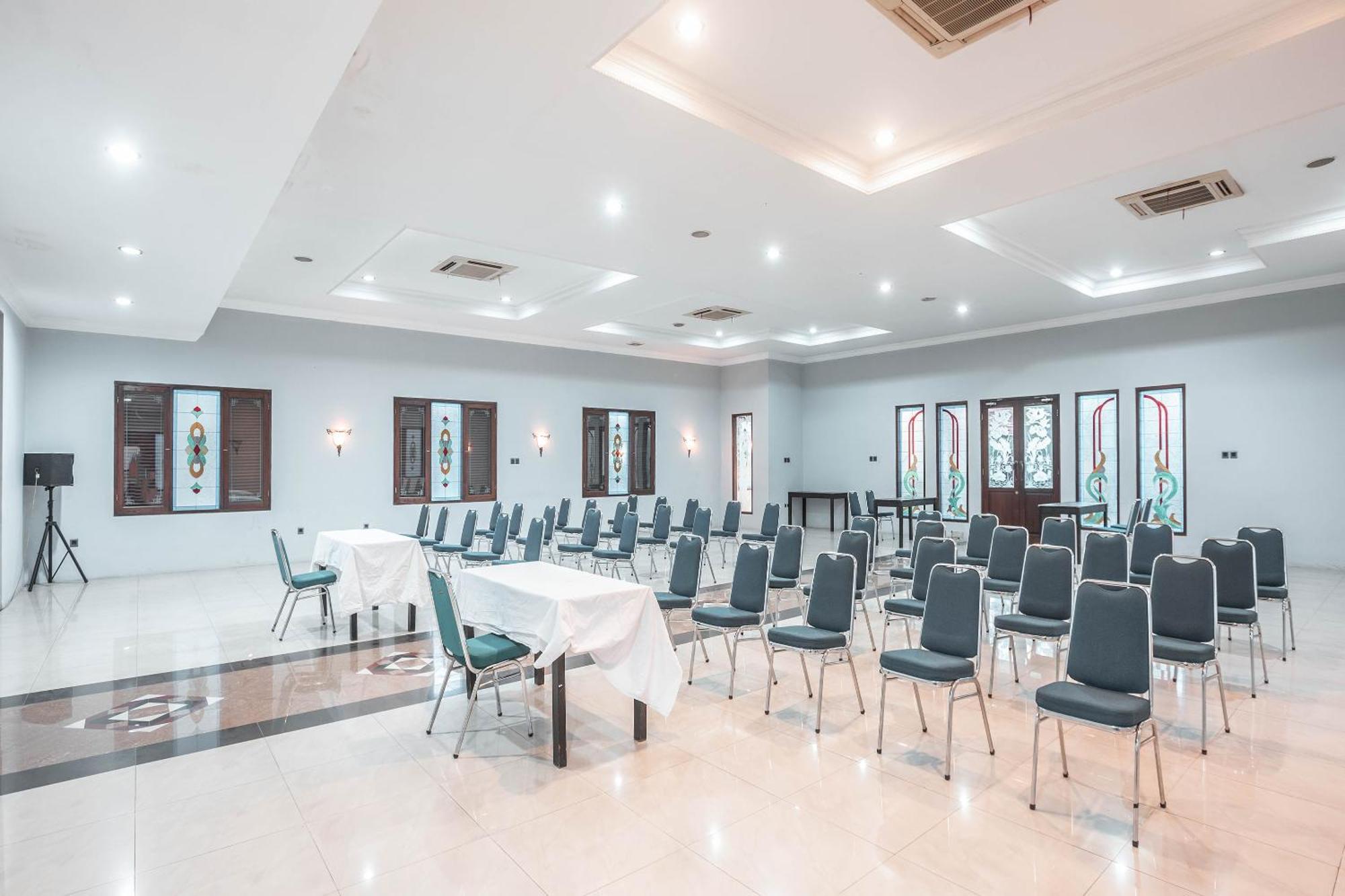 Super Oyo 686 Bunga Karang Hotel Bekasi Buitenkant foto