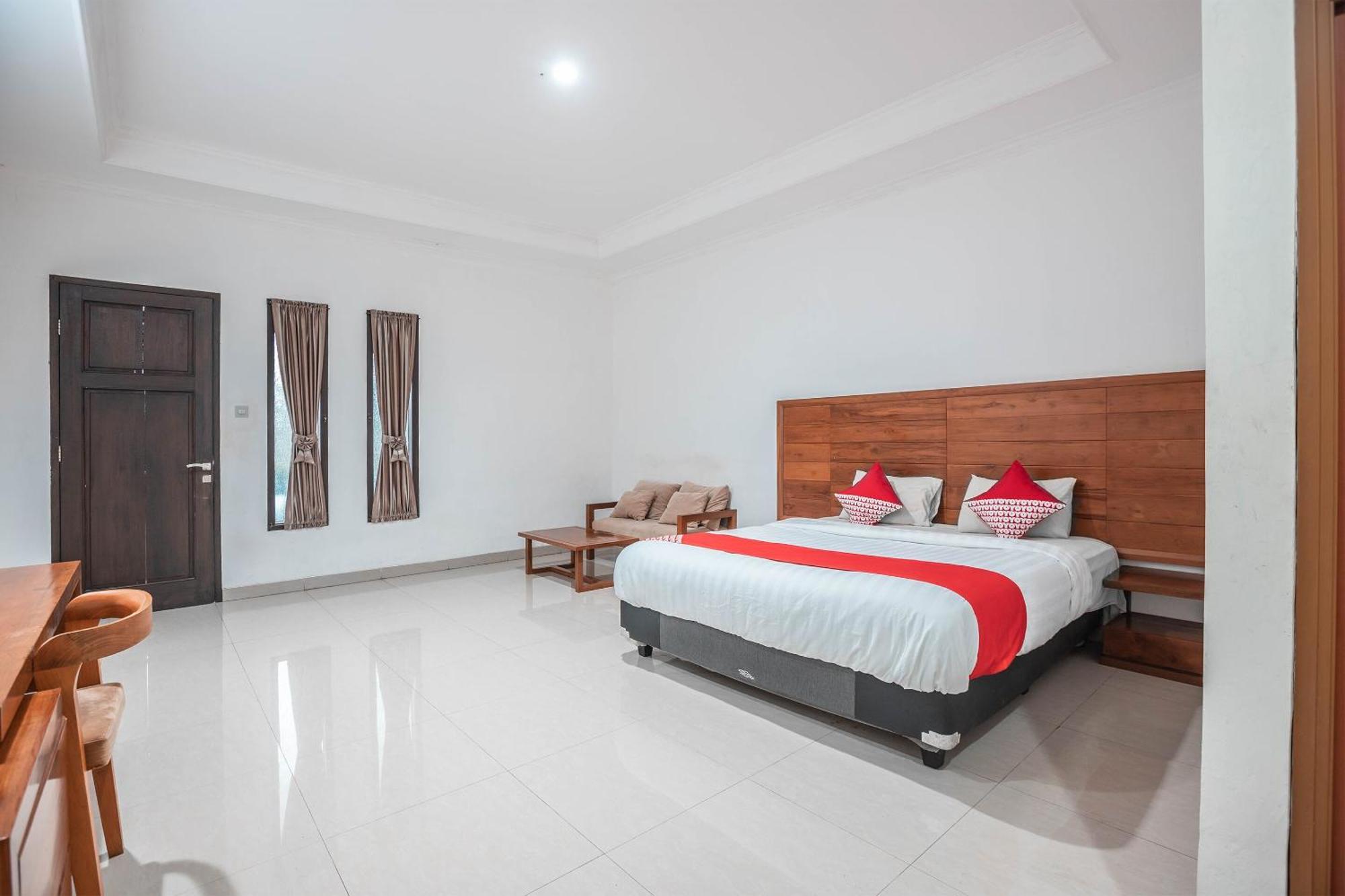 Super Oyo 686 Bunga Karang Hotel Bekasi Buitenkant foto