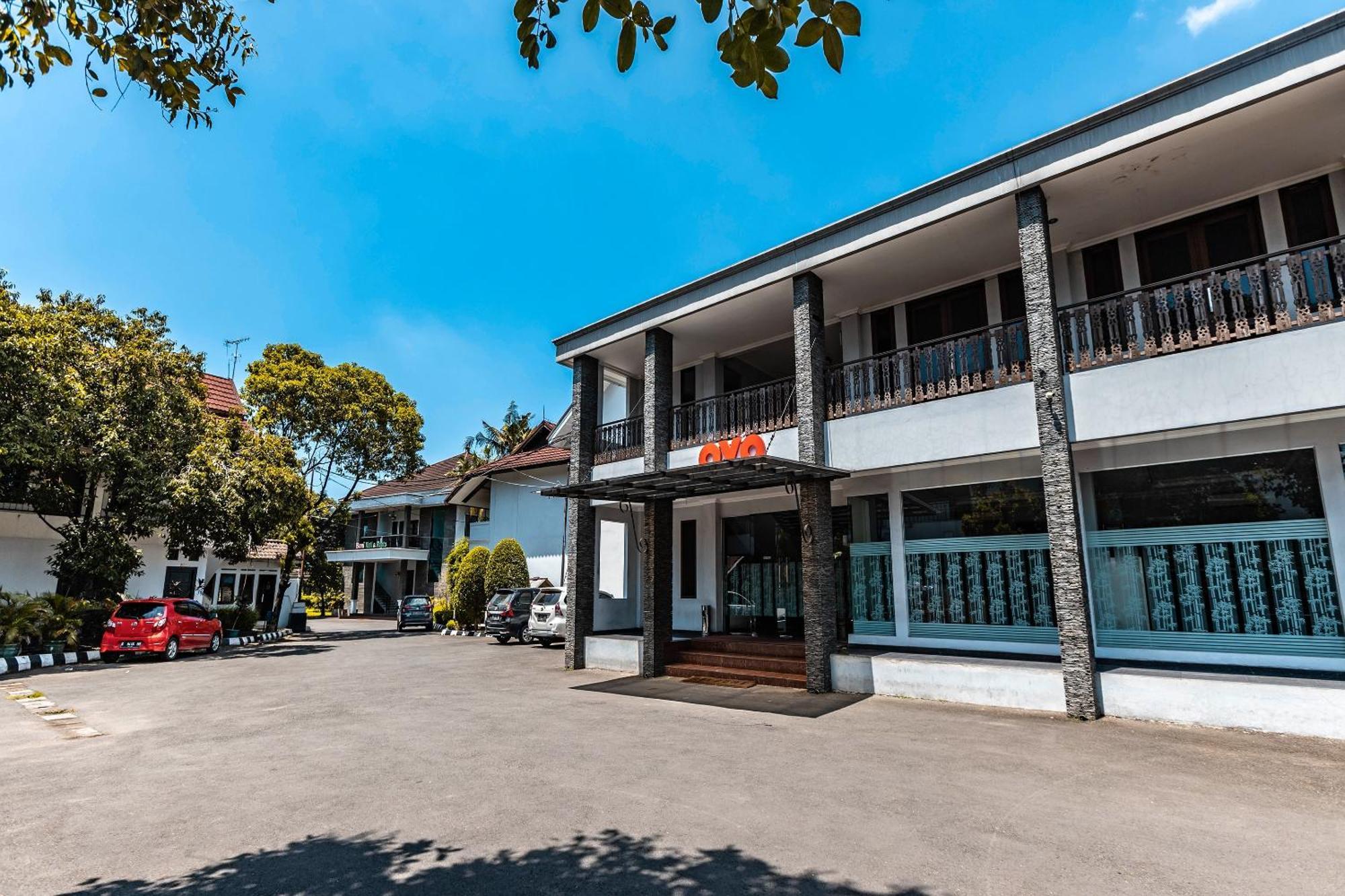 Super Oyo 686 Bunga Karang Hotel Bekasi Buitenkant foto