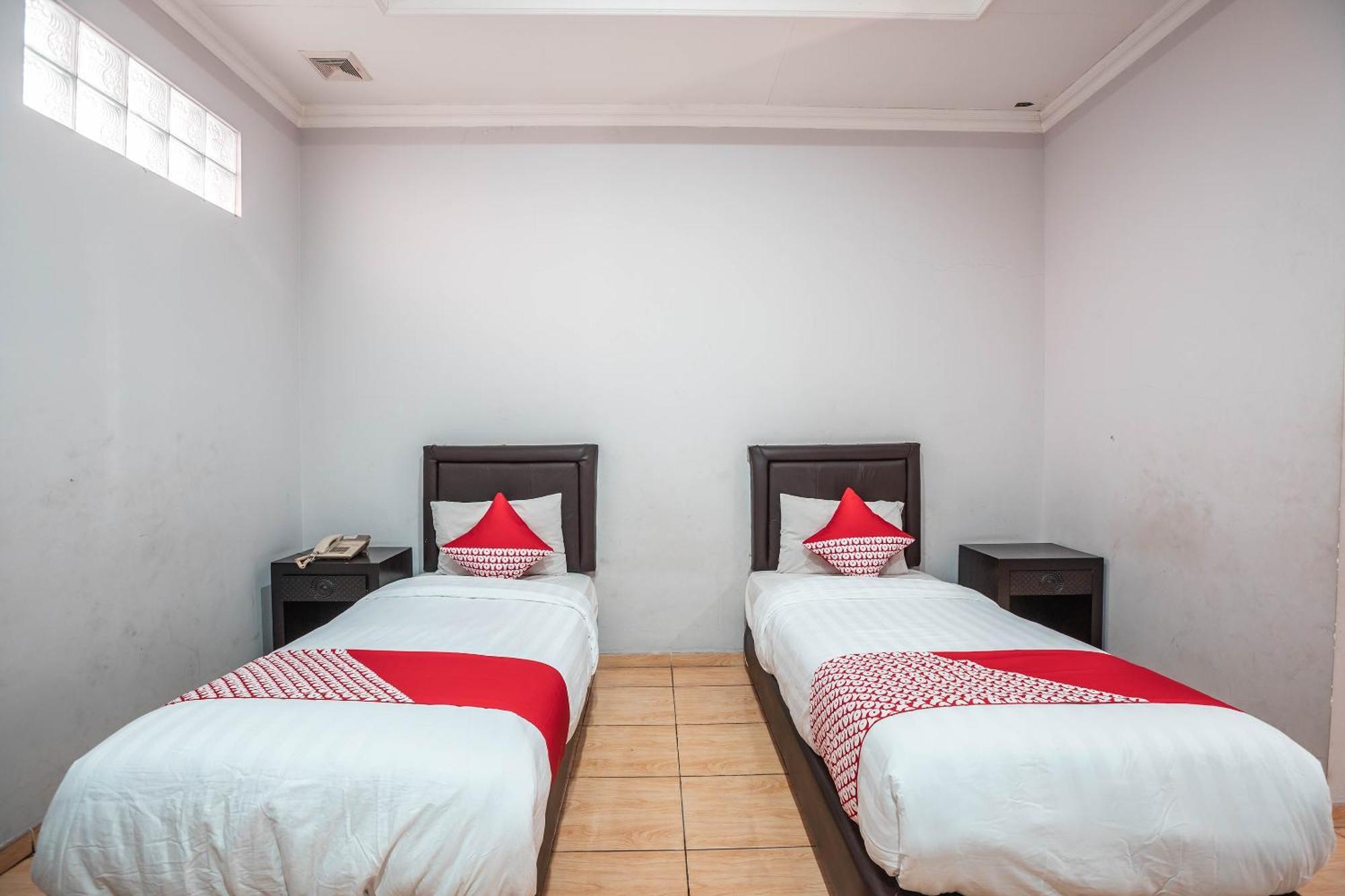 Super Oyo 686 Bunga Karang Hotel Bekasi Buitenkant foto