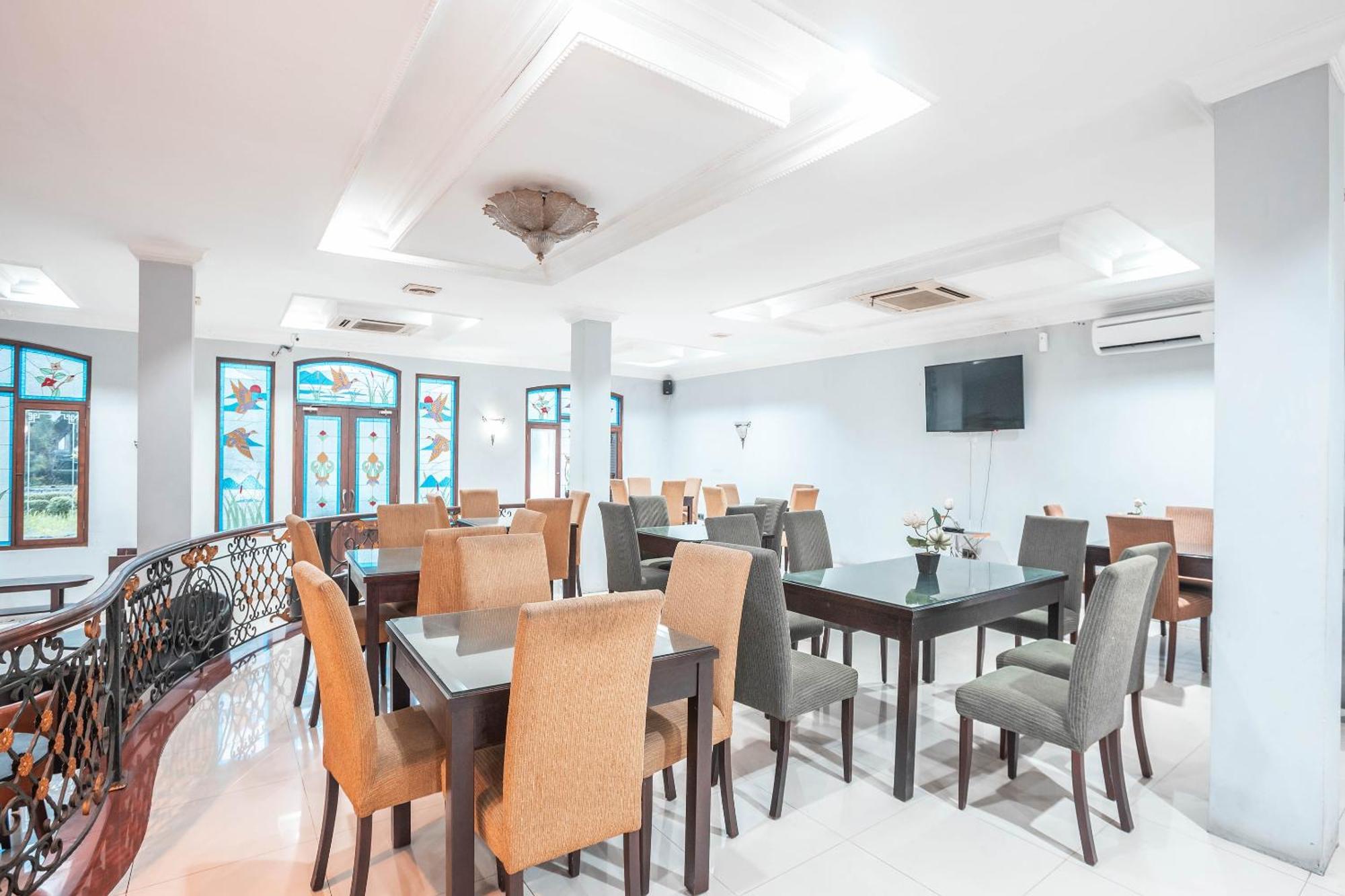 Super Oyo 686 Bunga Karang Hotel Bekasi Buitenkant foto
