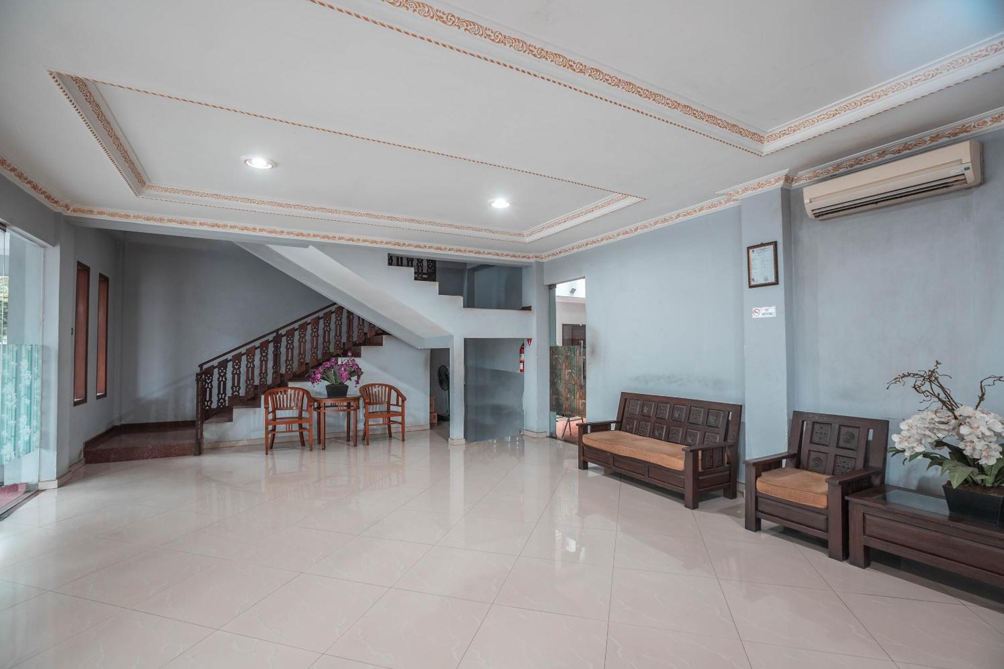 Super Oyo 686 Bunga Karang Hotel Bekasi Buitenkant foto