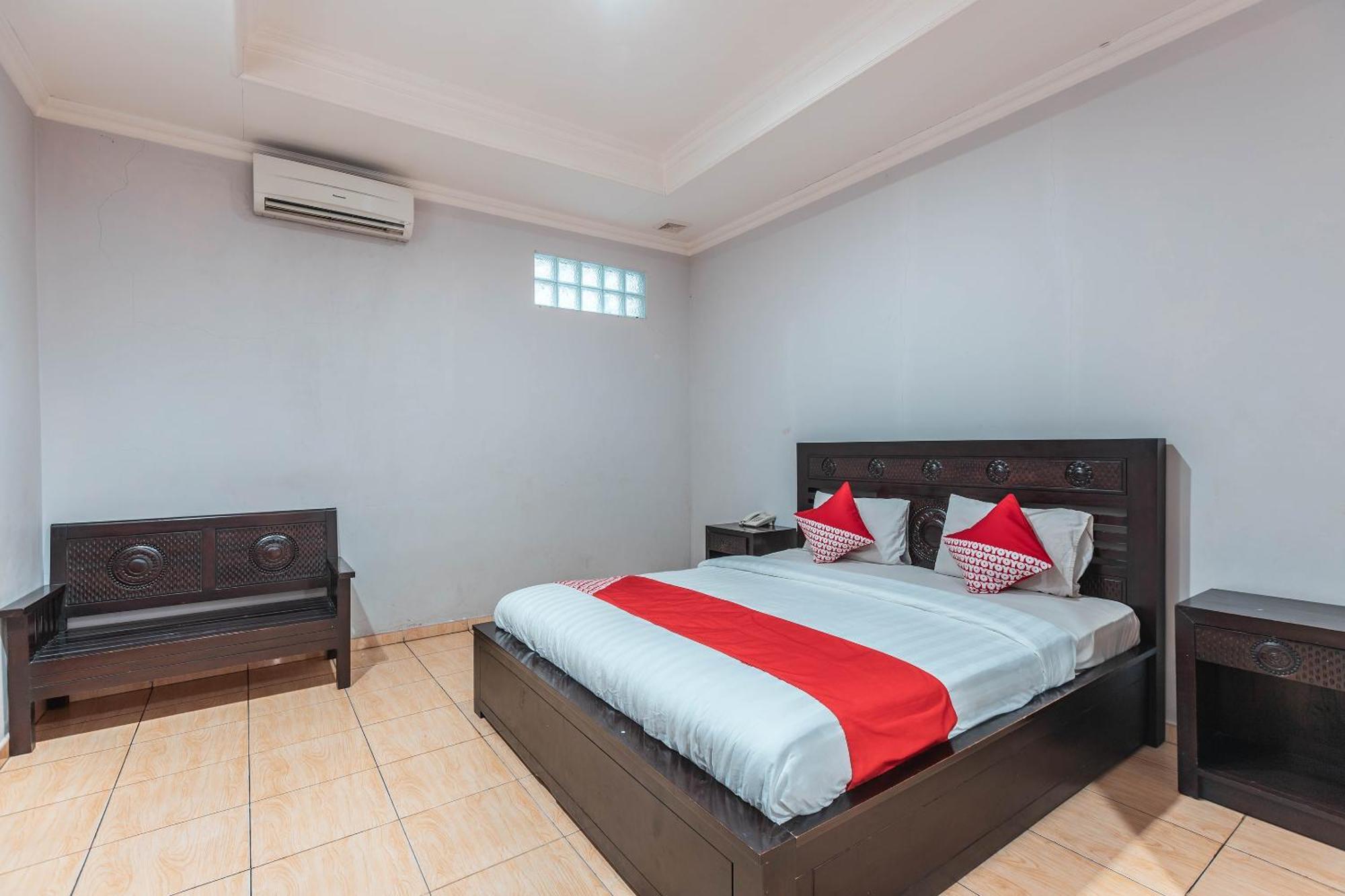 Super Oyo 686 Bunga Karang Hotel Bekasi Buitenkant foto