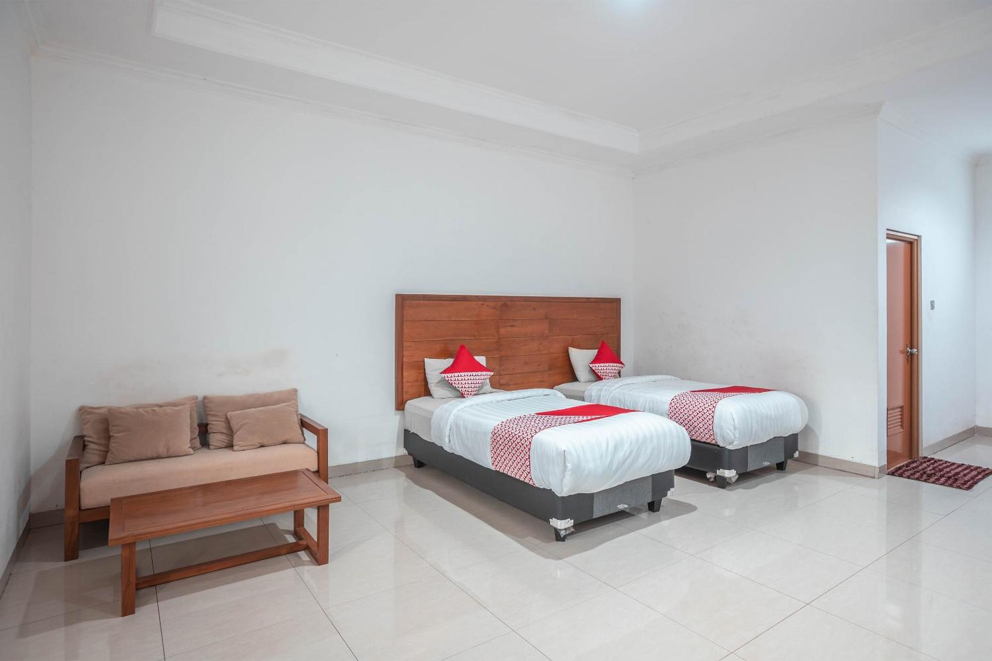 Super Oyo 686 Bunga Karang Hotel Bekasi Buitenkant foto
