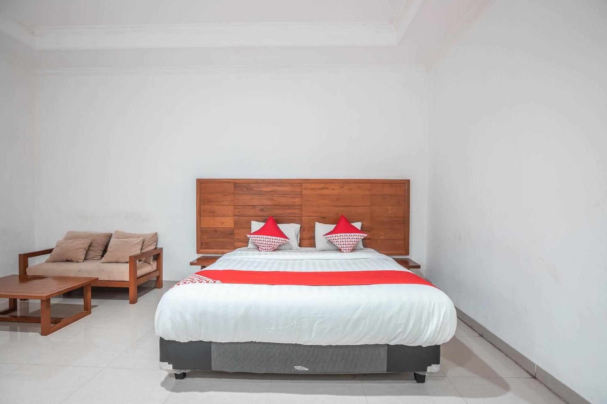Super Oyo 686 Bunga Karang Hotel Bekasi Buitenkant foto