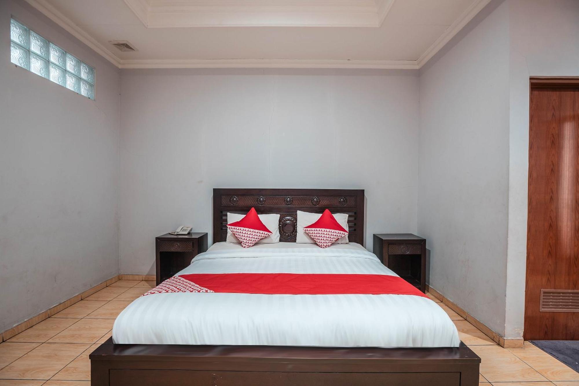 Super Oyo 686 Bunga Karang Hotel Bekasi Buitenkant foto