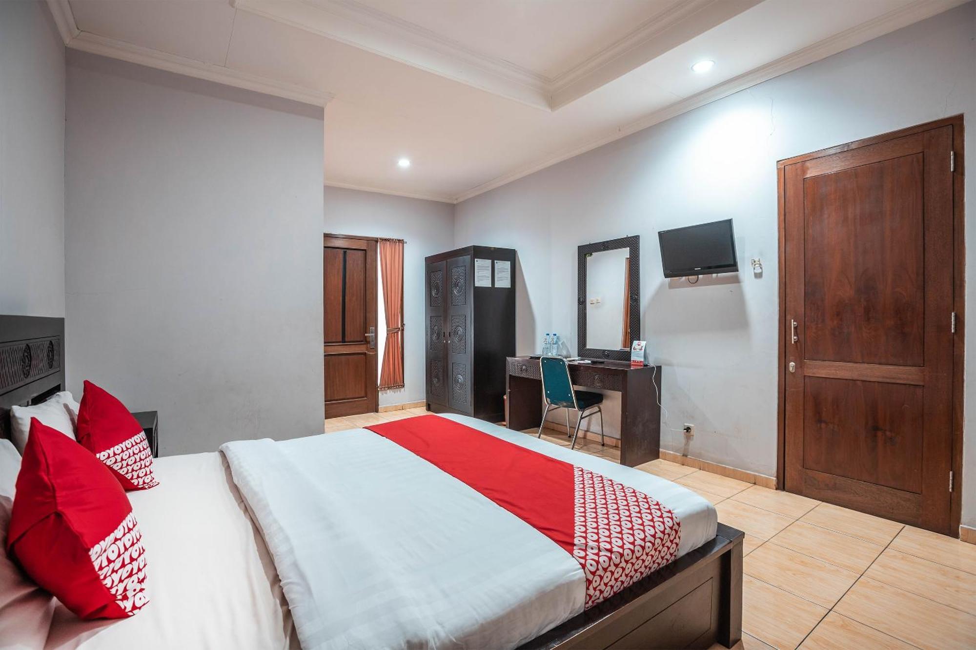 Super Oyo 686 Bunga Karang Hotel Bekasi Buitenkant foto