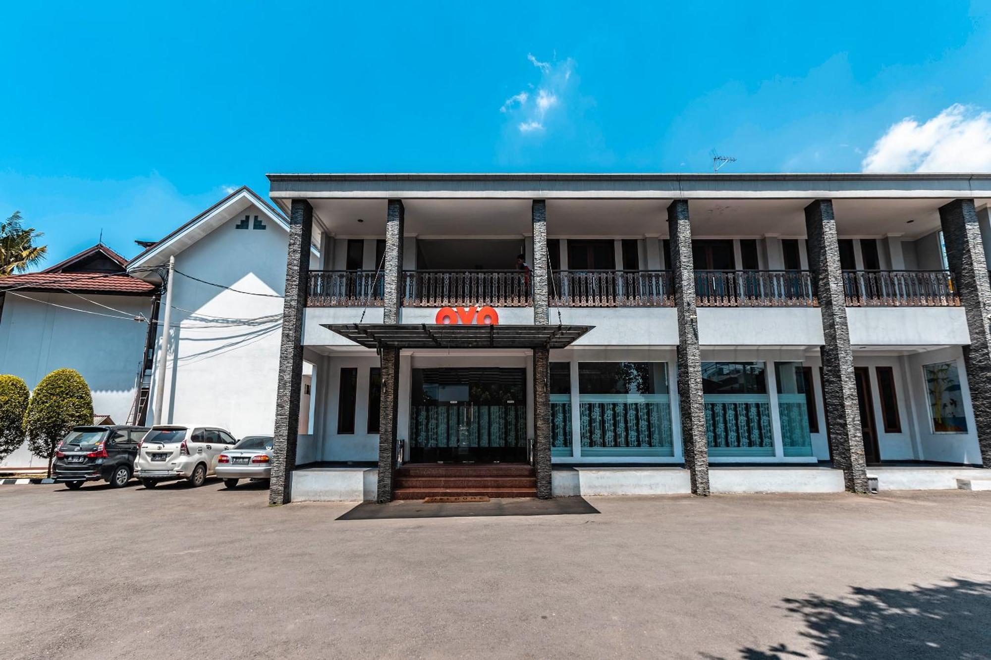 Super Oyo 686 Bunga Karang Hotel Bekasi Buitenkant foto