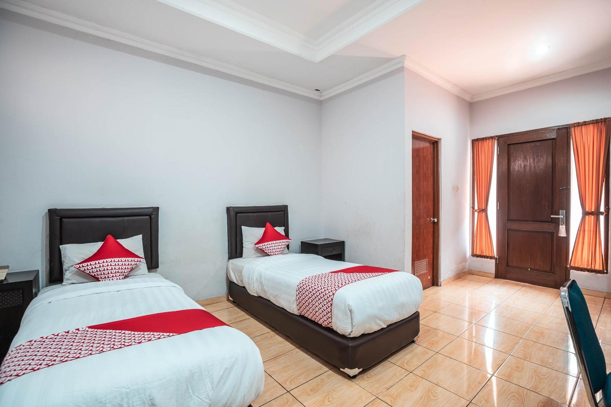Super Oyo 686 Bunga Karang Hotel Bekasi Buitenkant foto